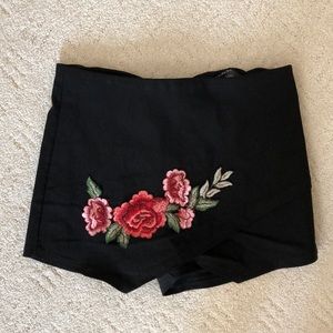 ‼️SALE‼️ fashion nova embroidered floral skort